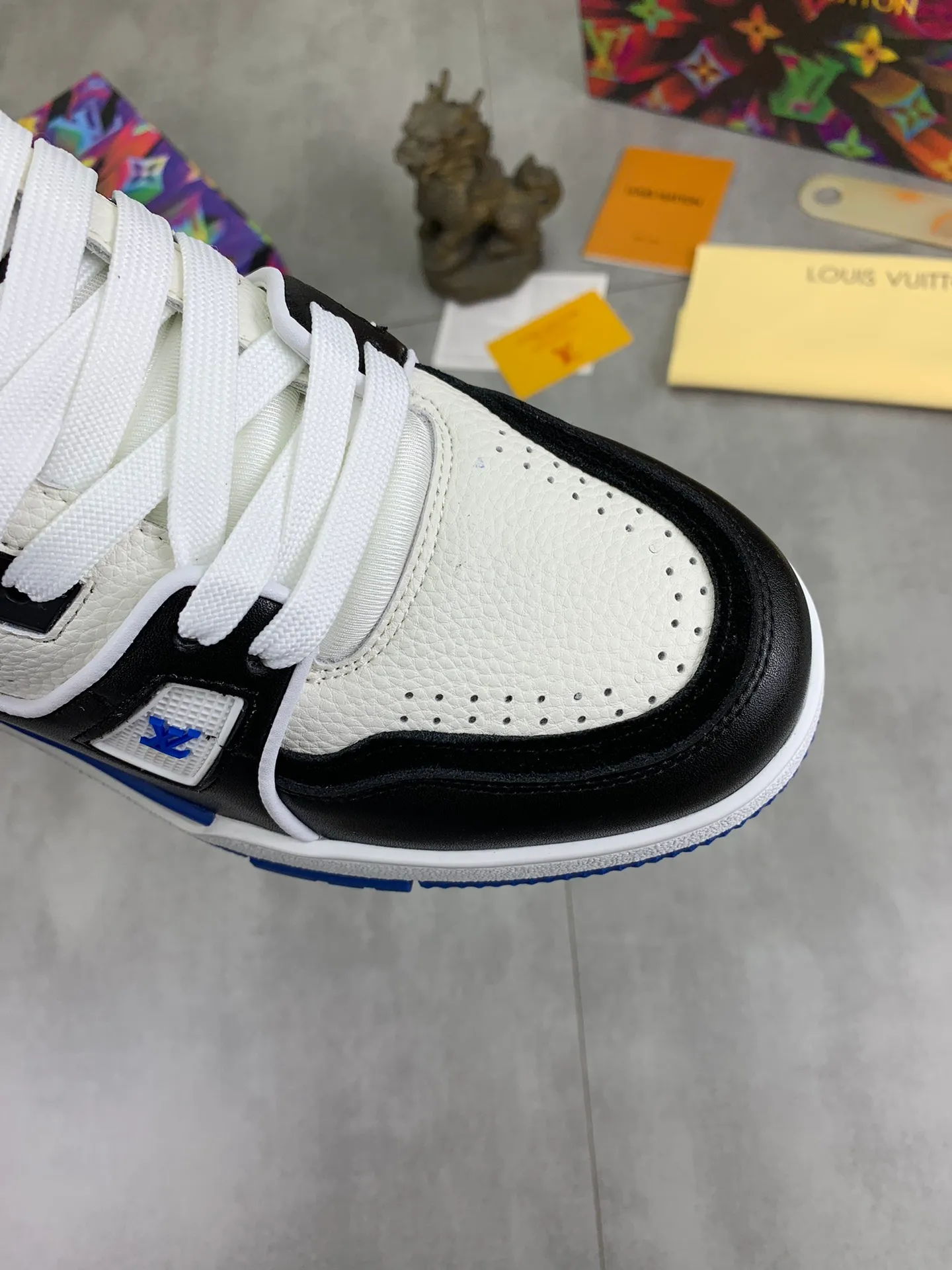 Men's shoes 💰P580 New style 💰💎💎Latest color High version 2025Louis*Vuitto* LV Traine Catwalk TRAINER outsole and fabric private model A shoe that definitely costs a lot of money and effort. This series was designed after the arrival of Vifgil. It is favored by many fans every season. Original TPU outsole Original packaging Men's size: 38-45 (46 can be customized) Color: 3️⃣ colors available (available from stock, super fast delivery)